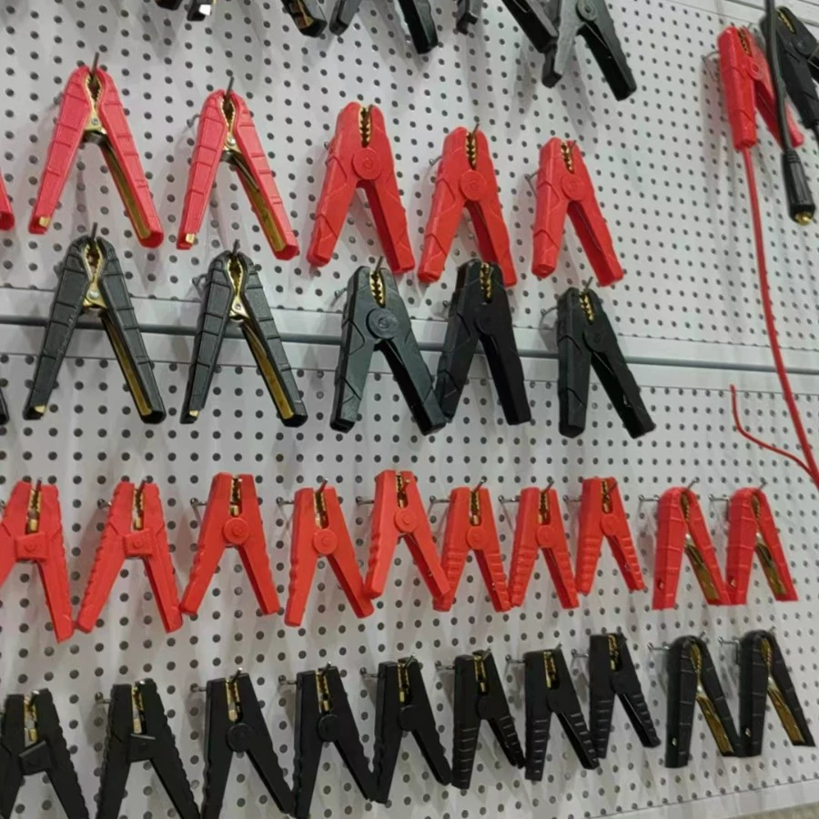 В наличии оптом: автомобильные зарядные зажимы, клеммы для аккумуляторов, зажимы типа «крокодил», зажимы для пусковых устройств, тестовые зажимы, чистая медь