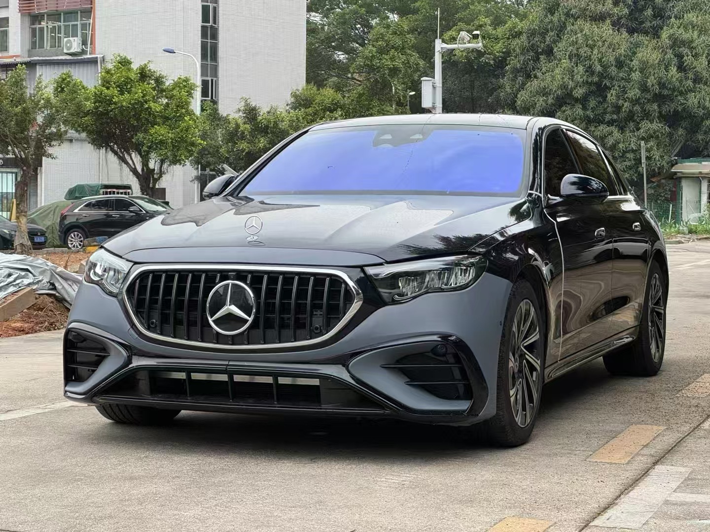 Applicable to the New 24-26 Model Mercedes-Benz E260 E300L W214 Modified E53Amg Simple Body Kit, Front Grille, Rear Lip, and Tail Throat