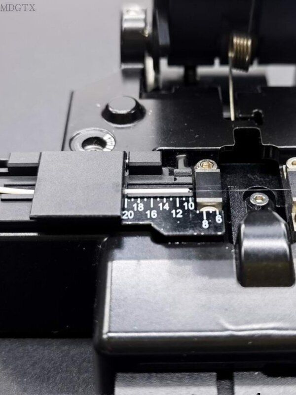Fiber Optic Cutting Knife-30 -06 Clamp Cutter Three-In-One Clamp for Fiber Cable/Bare Fiber/Tight-Fitting Pigtail Fiber