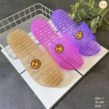 �����]ЦĘˮ��Ь����W��Ůʿһ���Ϸ���ƽ���Ҿ�ԡ����Ь���l