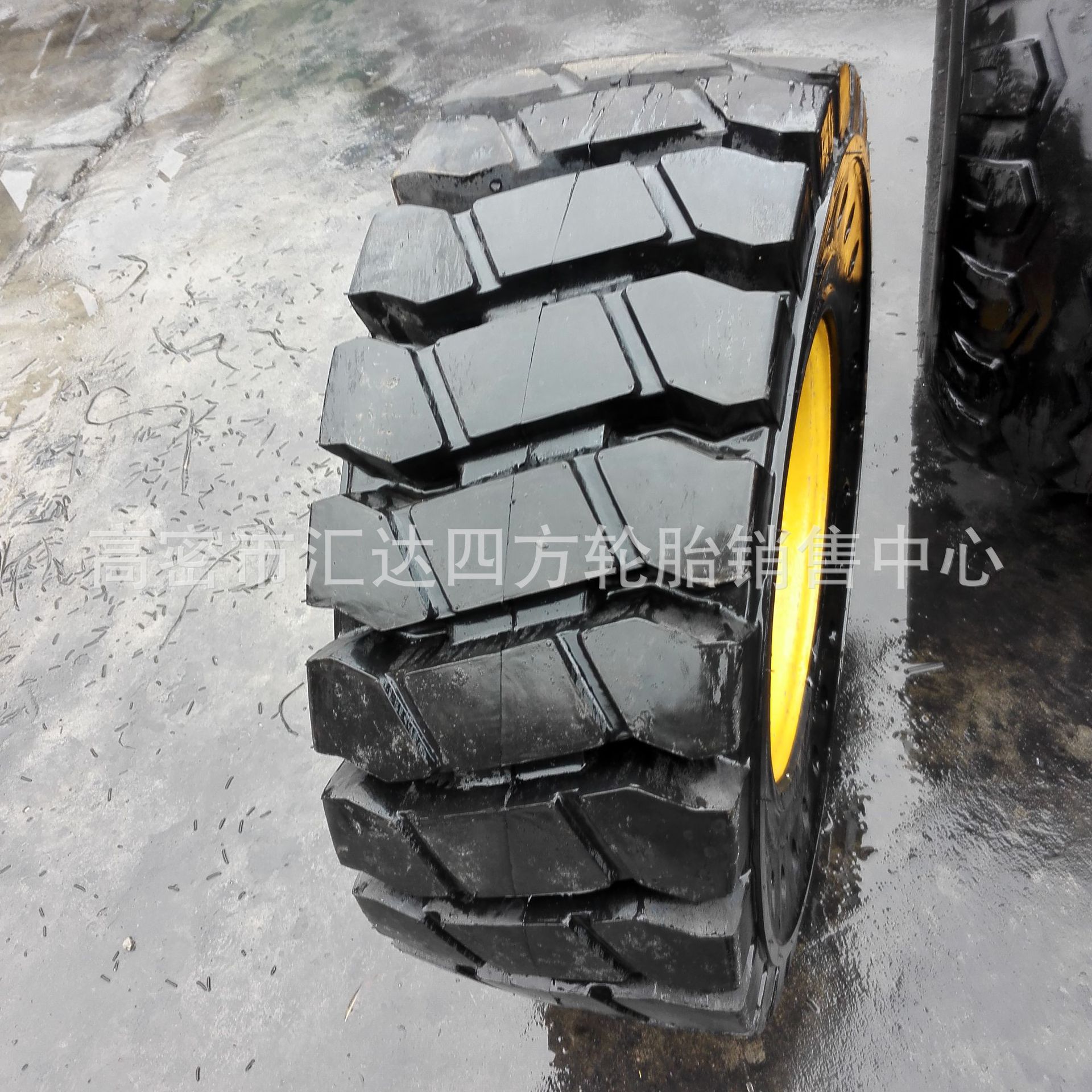 现货供应20.5-16装载机轮胎 钢丝铲车小型工程轮胎 充气 实心块花