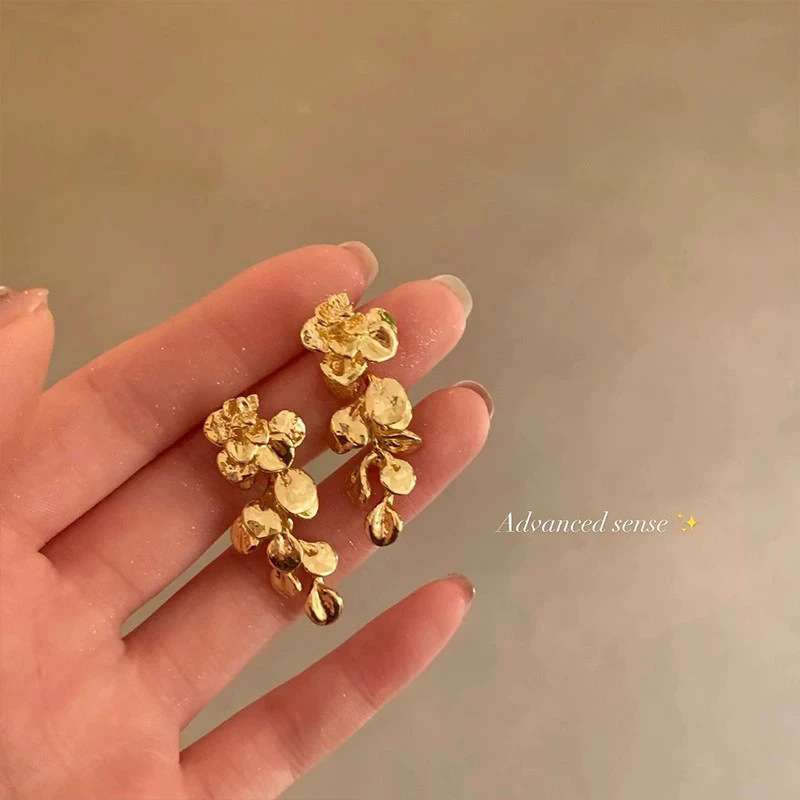 2026 viento falso sensación de atmósfera super inmortal pendientes de flores de malla temperamento suave de chiffon para mujeres pendientes