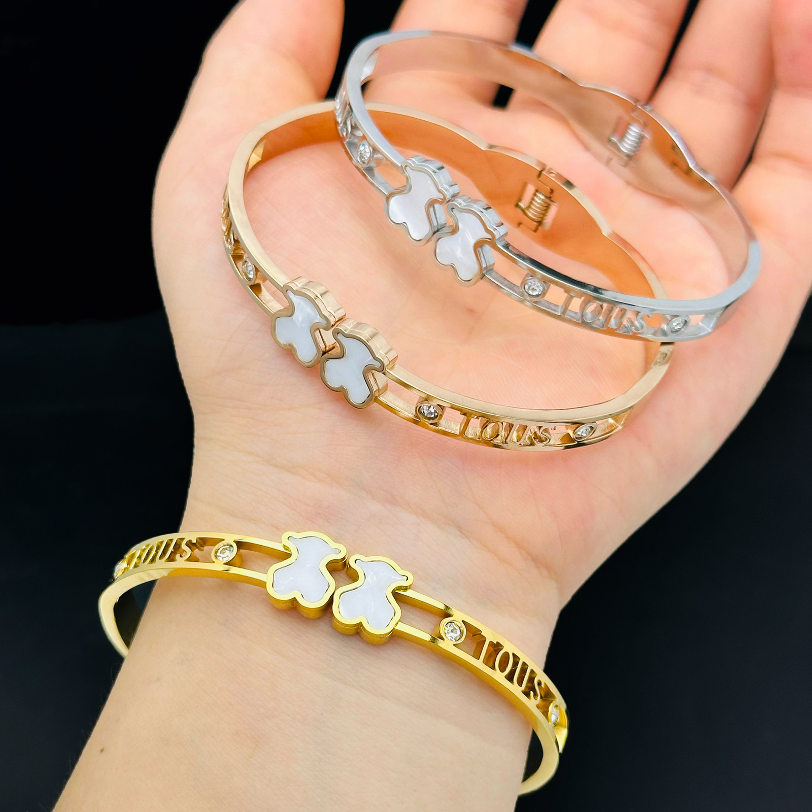 Red en línea venta caliente 18k oro rosa de titanio pulsera de acero ossa mujer diamante hueco pareja joyas pulseras de moda al por mayor