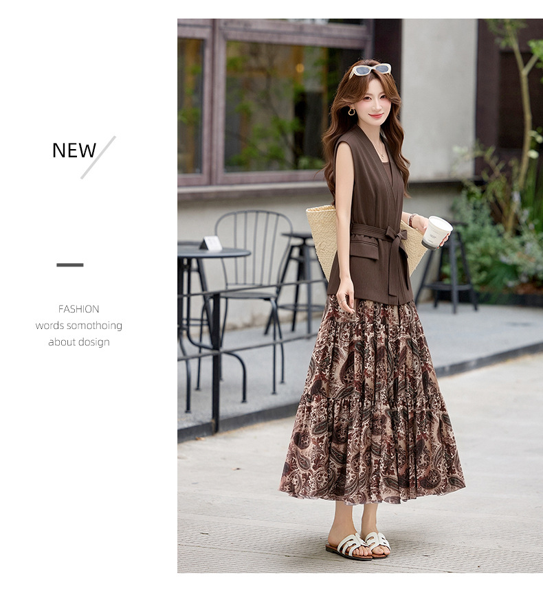 Bộ váy hai mảnh gồm áo vest không tay cổ V và chân váy midi họa tiết hoa, phong cách kỳ nghỉ — màu trắng, màu kaki, màu cà phê chi tiết 21