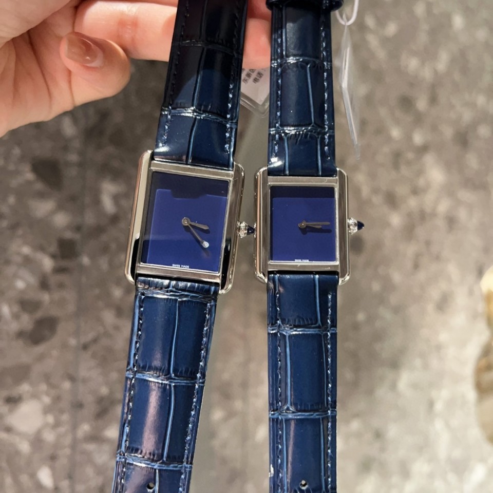 简约卡同款小坦克系must方形女表罗马蓝针透光尖晶石牛皮代发