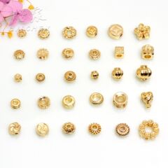 14k包みの金の保色のビーズの円形の花のトートのビーズのスペーサーのdiyのブレスレットのネックレスのアクセサリーの部品の散珠の卸売り
