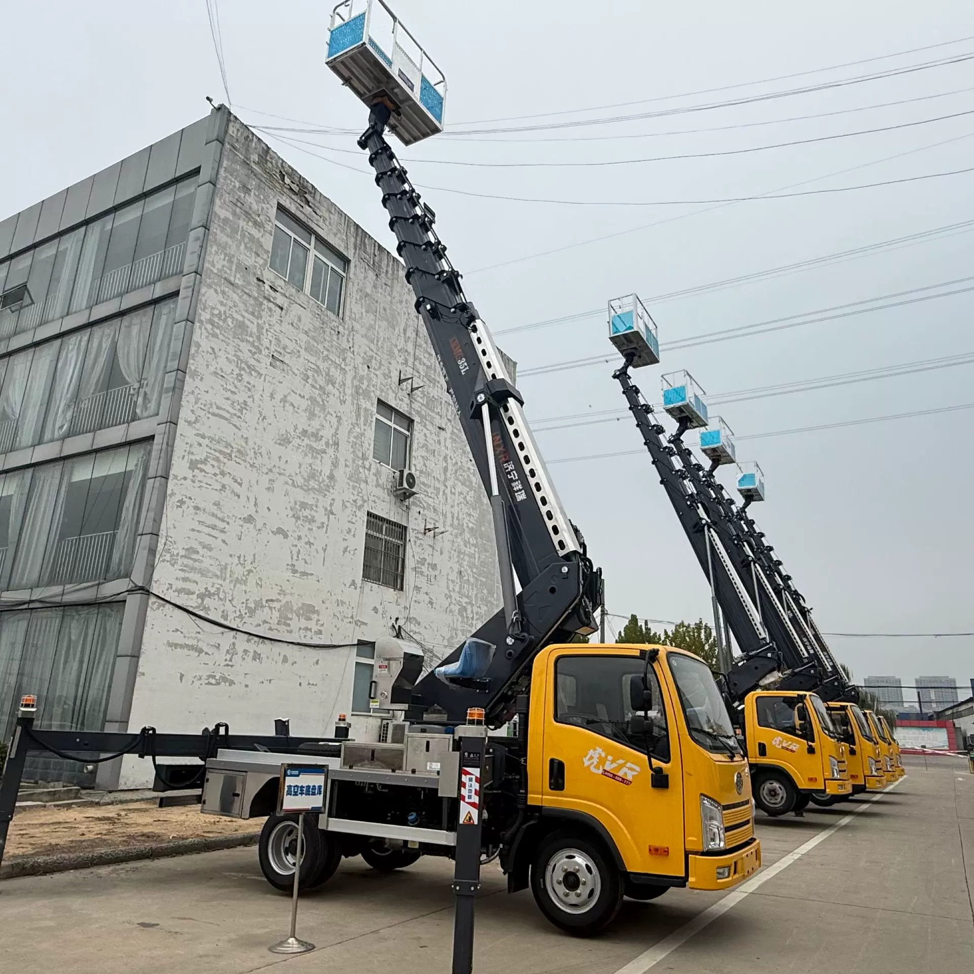 伸缩直臂高空作业车30米 车载式高空作业车多少钱 35米升降平台