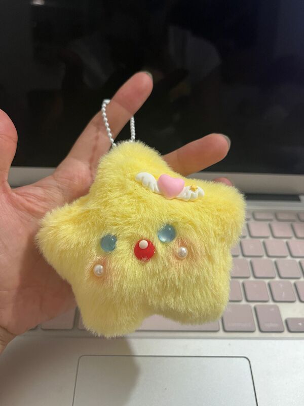 スタースタイルのきしむ小さなペンダント人形学生スクールバッグバックパックペンダント親友やカップル向けの無料クレーンゲームおもちゃ|undefined