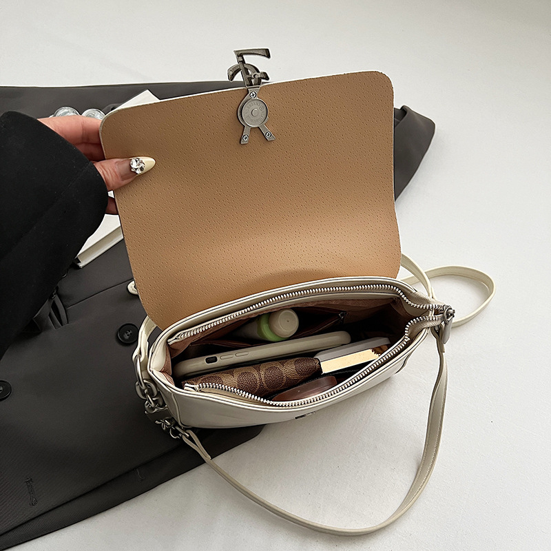 Nicho de diseño ligero y lujoso bolso de braza para mujeres 2024 nuevo estilo bolso de moda universal bolso de cadena de hombro