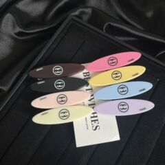 ファッションの経典の小さい香の風の髪はシンプルなアルファベットを挟みます。