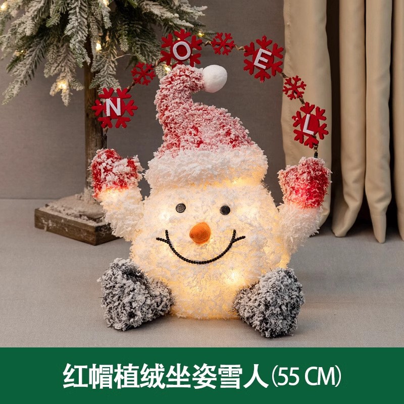 クリスマスシーンに光る雪だるまを配置してデパートのホテルのショーウインドーのクリスマスツリーの下の美陳礼箱の道具を飾る|undefined