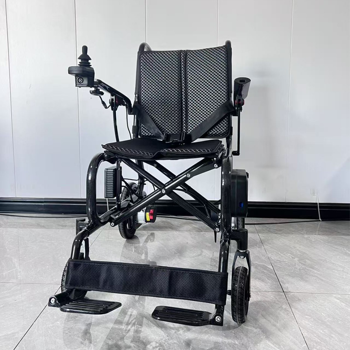 济康碳纤维电动轮椅折叠轻便老年代步车老人专用车残疾人代步车