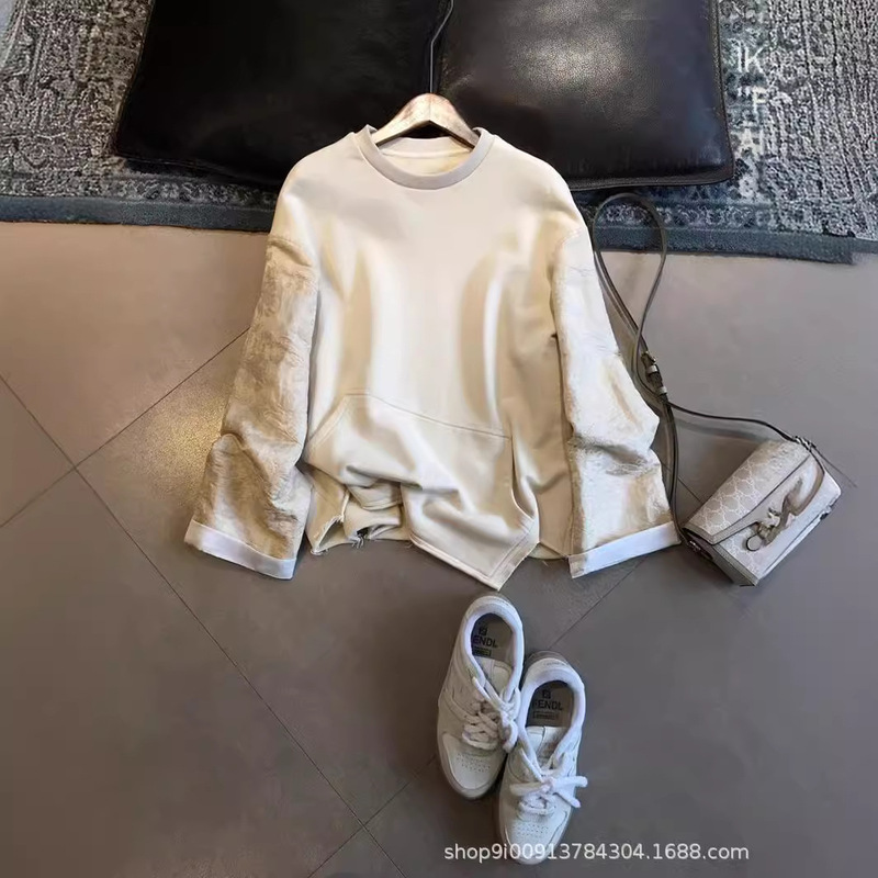 Niche irregular design satin splice sleeve round neck sweater H29288