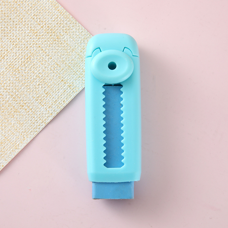 押し引き式の小学生の消しゴムは芯を取り替えることができます。|undefined