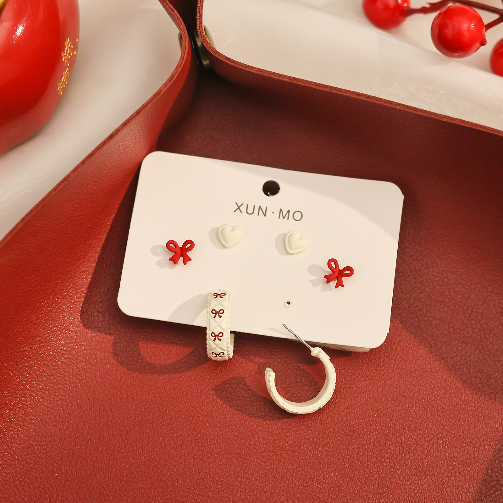 Juego de pendientes de aguja plateados, sencillos y compactos para mujer, pendientes geométricos en forma de corazón, bonitos, dulces y versátiles, venta al por mayor para puestos de mercado