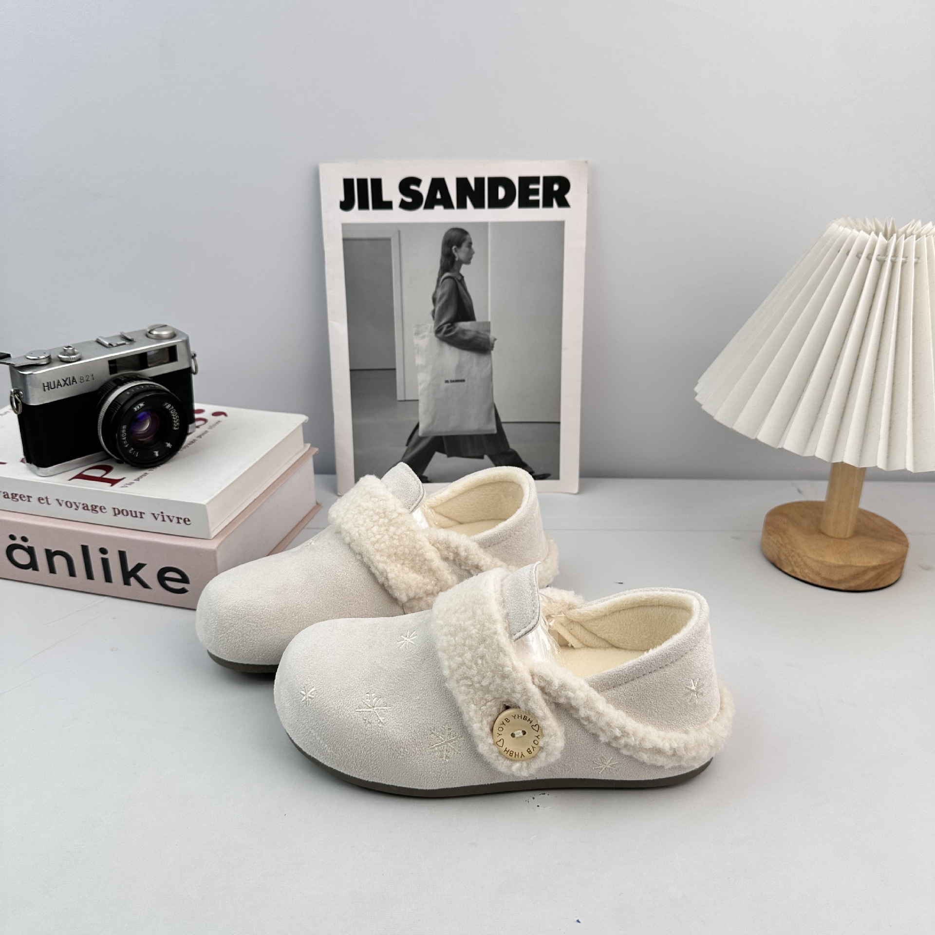 Farwave todo incluido botones de botón de fondo suave para mujeres 2025 invierno nuevo terciopelo calentamiento retro zapatos de algodón hebilla