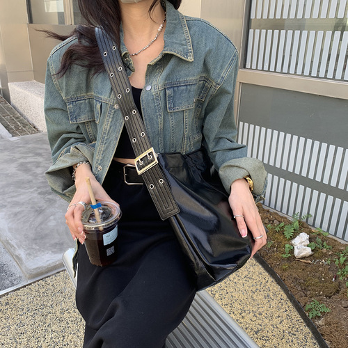 广州女包质感洋气单肩托特包大包简约复古大容量宽肩带斜挎包潮款