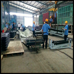 Customized supply model 89 by 250 bandwidth 650 belt conveyor 35 degree forward tilting groove type roller Roller roller bracket factory