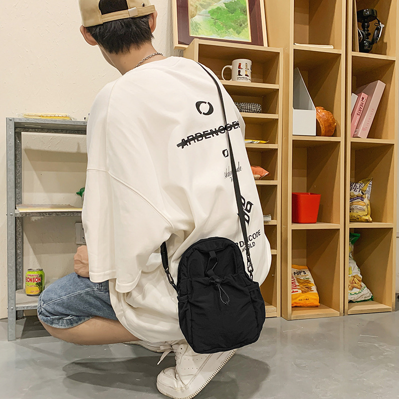 Solid-color nylon fabric bag for women, Spring 2025 new niche waist bag, ins casual pleated phone bag, crossbody bag for women undefined