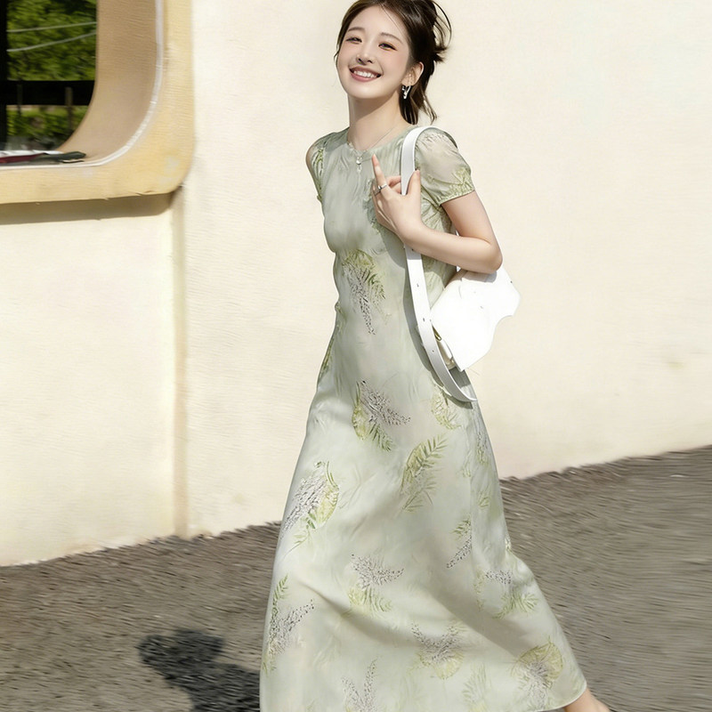 Green New Chinese-Style Improved Cheongsam Dress for Women, 2026 Summer New Model, Super Beautiful, Unique, and Elegant Waist-Cinching Long Dress