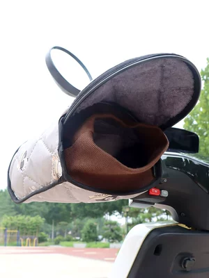 are thickened and lined with fleece, Handlehold cover