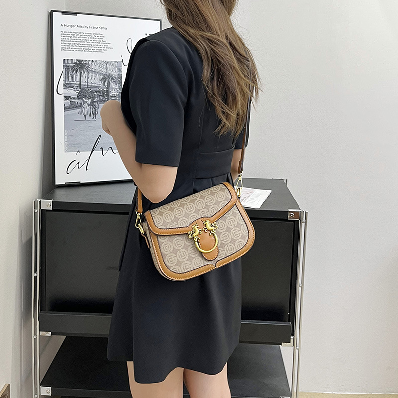 2023 Herbst Neue Live-Übertragung Beliebte Trendy Retro High-Level Umhängetasche Koreanische Satteltasche Unterarm Damentasche_voghion.com