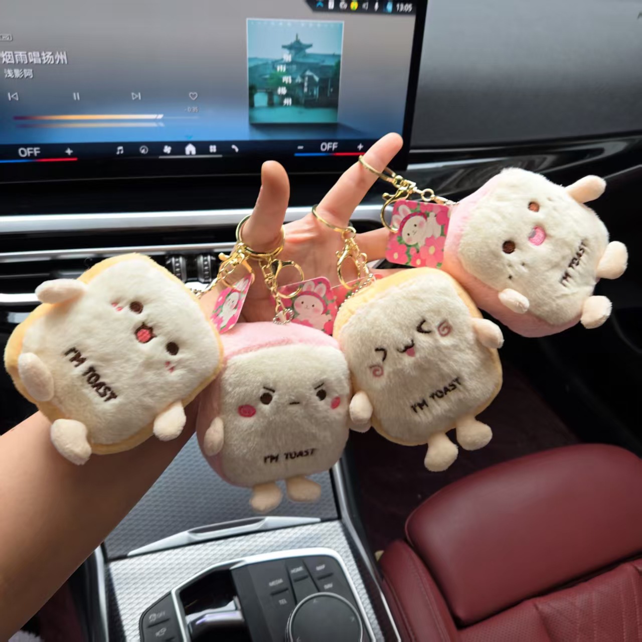 吐司公仔娃娃挂饰可爱钥匙链批发钥匙扣挂链玩偶情侣毛绒挂件包包
