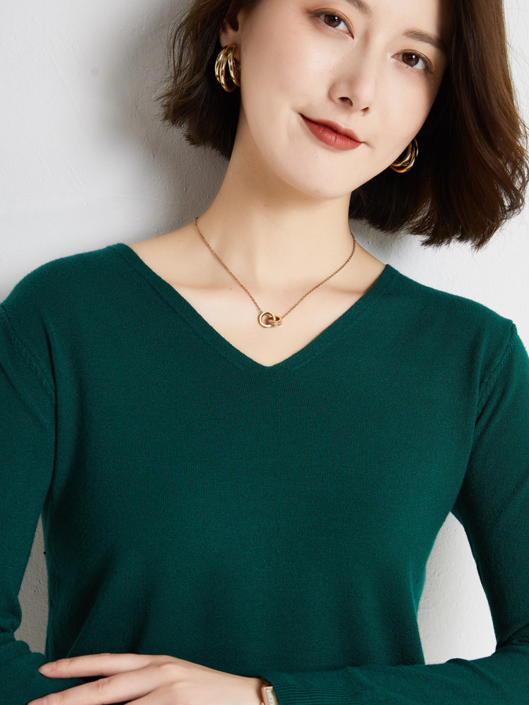 Otoño e Invierno nuevo estilo occidental con cuello en V color sólido manga larga suéter de fondo interior simple desgaste exterior suéter de cuello de pollo para mujeres