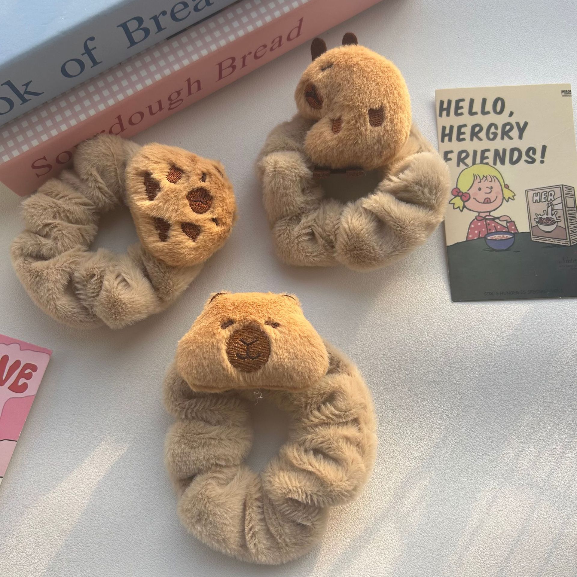 Otoño y invierno Capibara pelúcia anillo de cabello nuevo Dolphin encantador cuerdas de cabello suaves color curry anillo de intestino grande