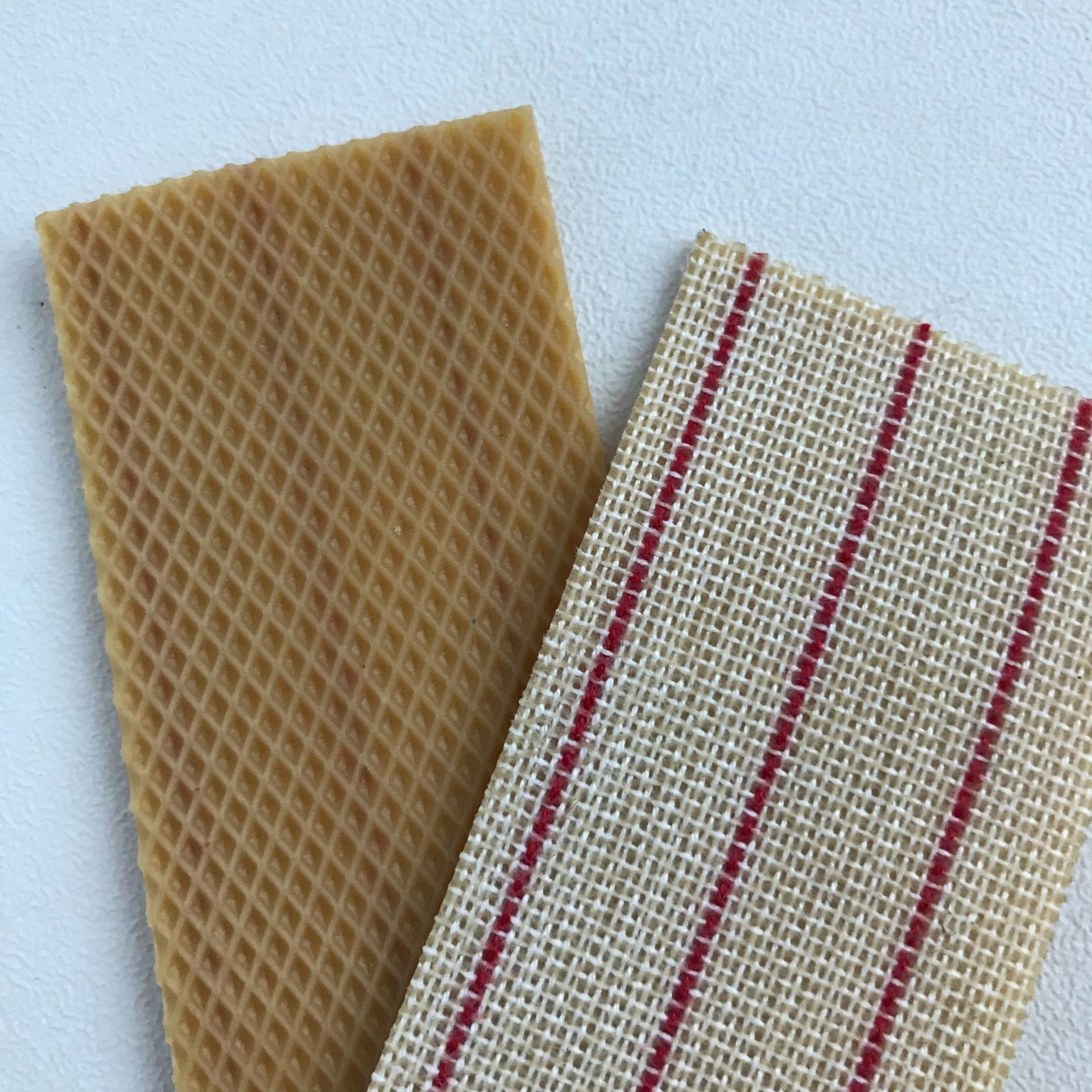 厂家供应纺织配件 菱形纹糙面带 橡胶牛筋皮 方格包辊皮40宽批发