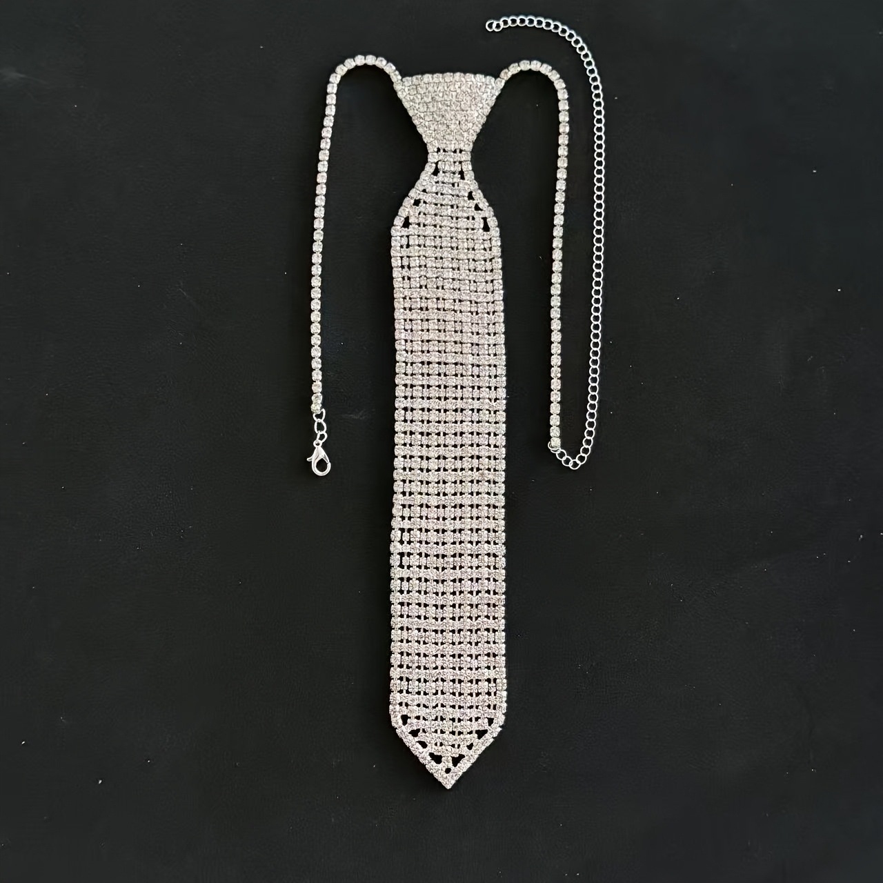 Accessori da sposa popolari tra Europa e America, gioielli alla moda con catena a maglie e fiocco in strass._voghion.com