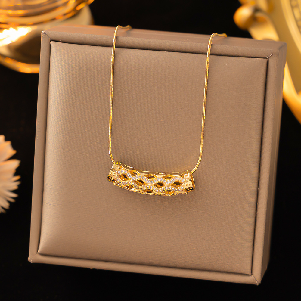 No decoloración de titanio collar de acero de todas las mujeres de nicho de alta calidad exquisito Internet celebridad suéter cadena simple colgante de cobre