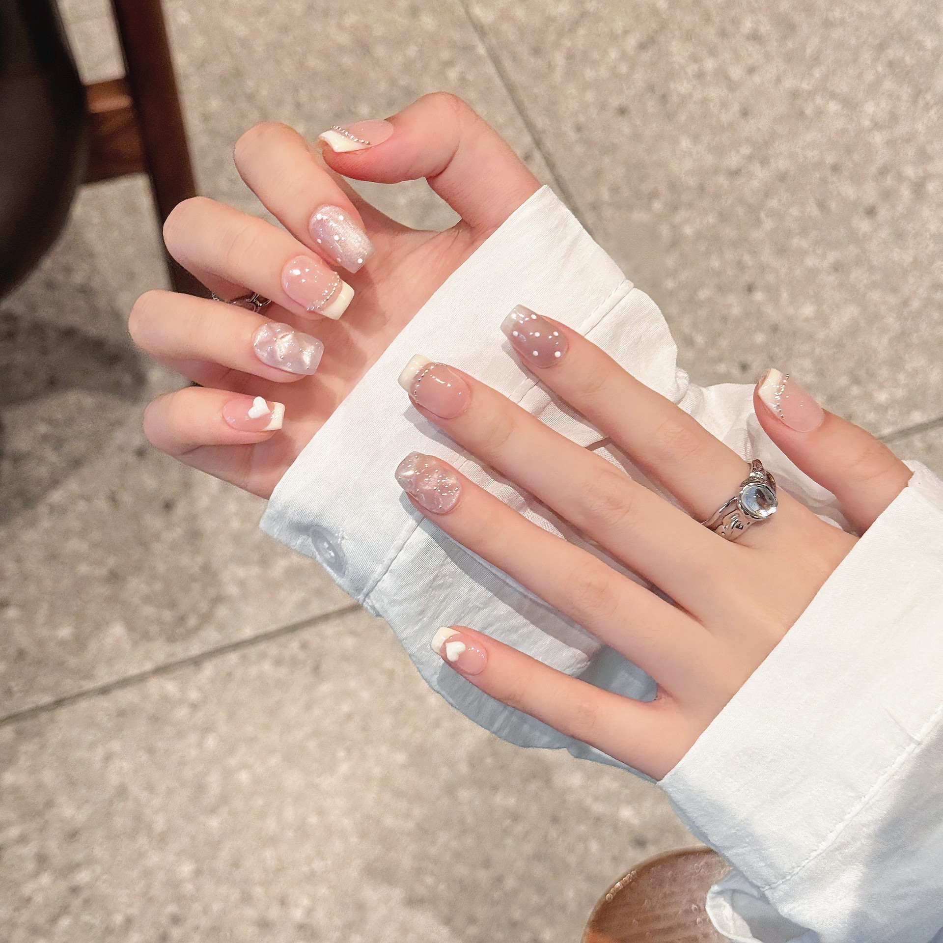 Armor portátil hecho a mano, arte de uñas de fototerapia de alta gama, uñas postizas desmontables, temperamento, uñas blancas, uñas