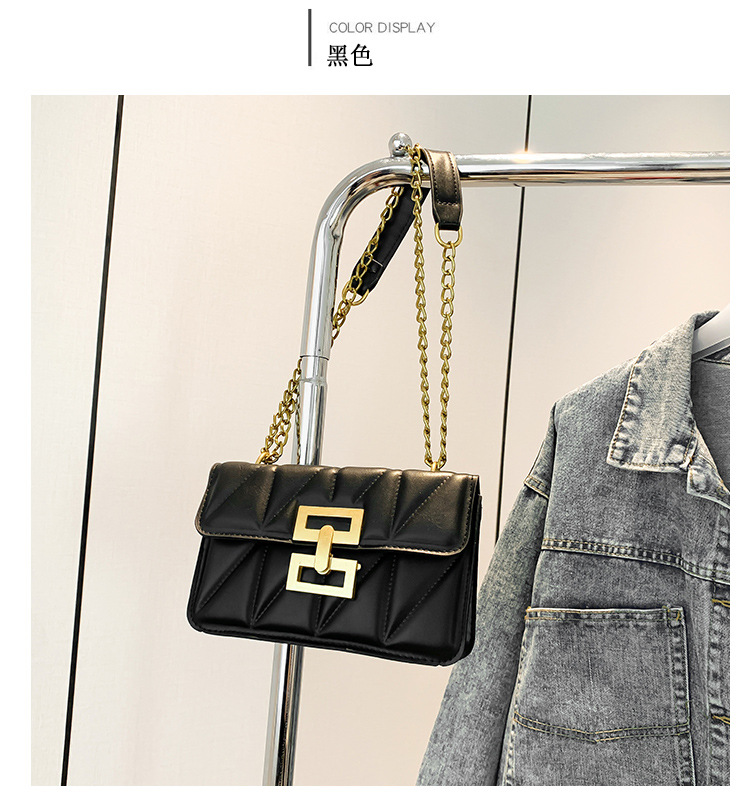 A stylish commuter diamond-patterned lock buckle small square bag, a versatile commuter single-shoulder bag, a new 2024 model, a women's crossbody bag undefined