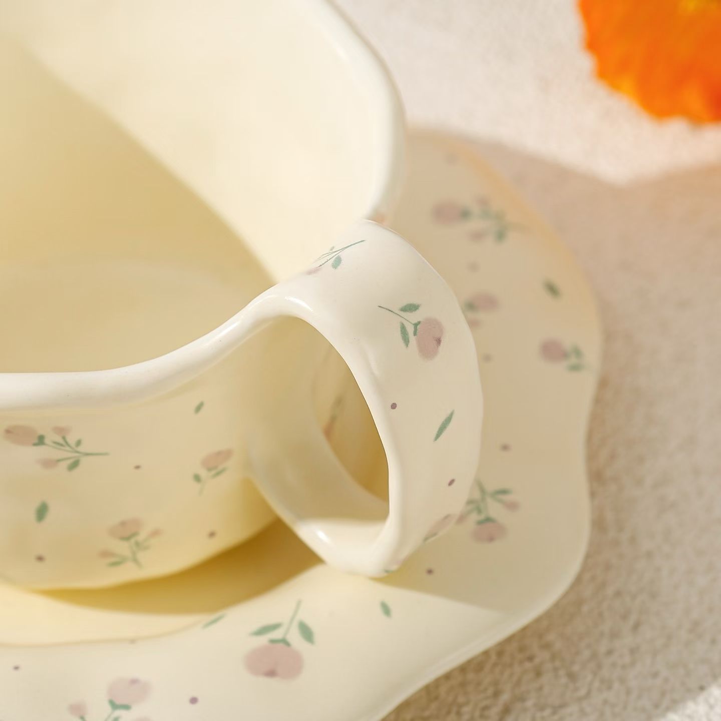 Creativo de alto valor de la cara Xiaozuihua taza de cerámica combinación de plato taza de marca para chicas taza de café de la tarde taza de té transfronteriza