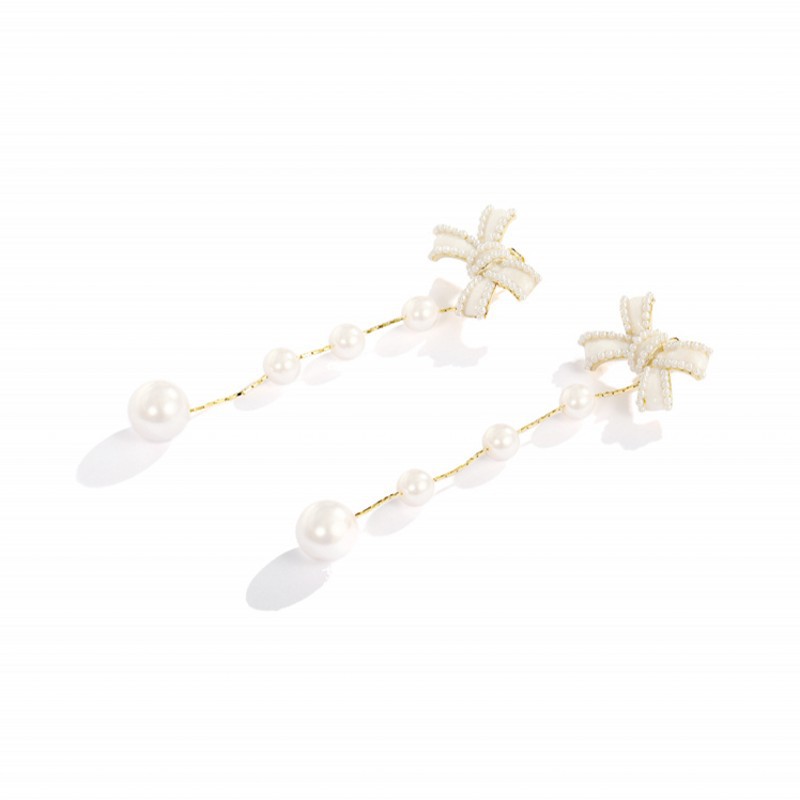 2021 New High-end Atmosphere Long Two-wear Dripping Retro Bow Pearl Earrings display picture 8