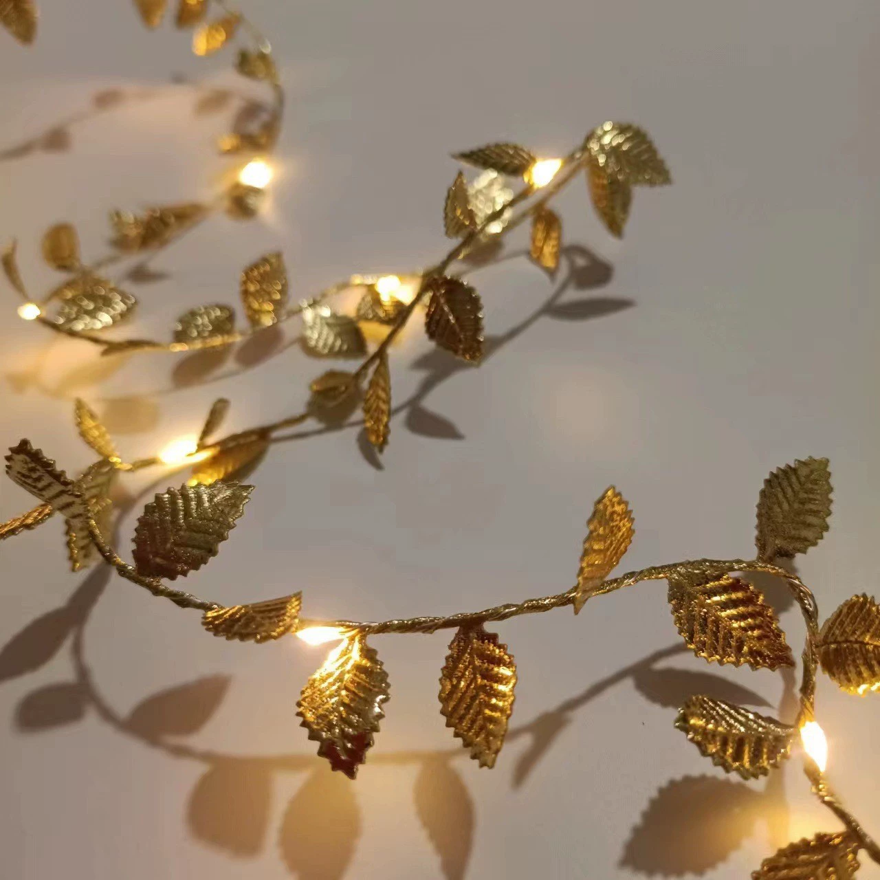 Трансграничные горячие продажи золотой имитационный ротанг лампа струнная батарея интерьер праздничный декоративный струнный свет светодиодный зеленый лист ротанг лампа