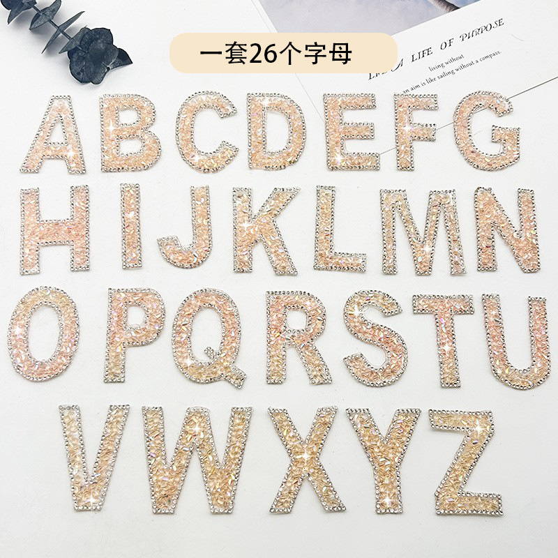 Nuevo producto: Parches de tela con diamantes de imitación del alfabeto inglés (26 letras), accesorios para parches DIY, pegatinas de diamantes de imitación, calcomanías de transferencia térmica.