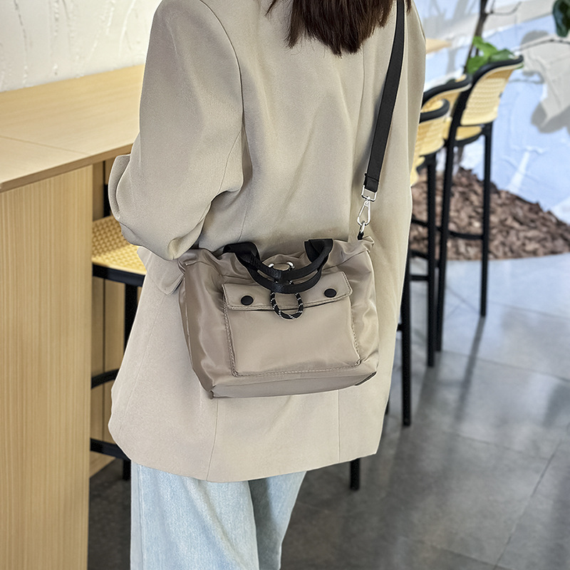 가을과 겨울 대용량 스포츠 올매치 크로스 바디 백 하이 엔드 센스 백 여성 가방 간단한 패션 통근 토트 백