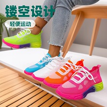 �羳��aƽ�����e�\���Lˮ��ɫ��ЬŮ�¿�r��һ�_�ő��ˆ�Ь���Q