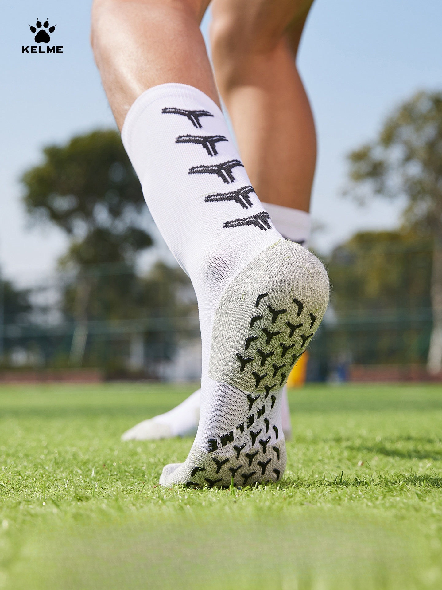 KELME mid-calf anti-slip soccer socks, thickened with a terry cloth sole and silicone anti-slip technology, for soccer training and sports