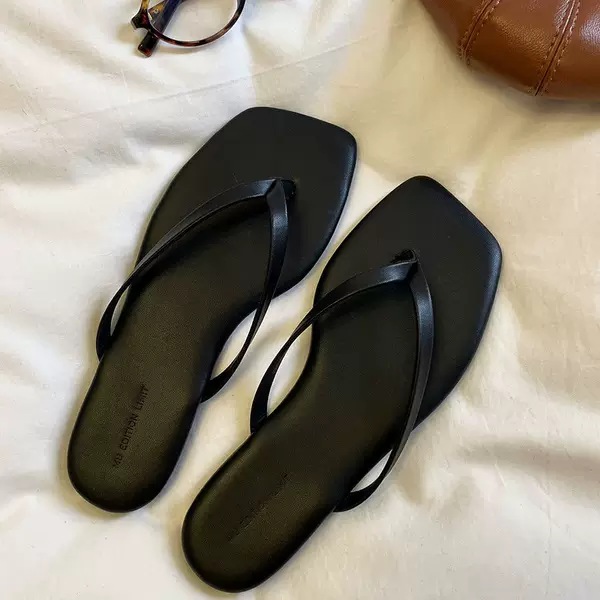 2026 Spring and Summer New Korean Style Simple Niche Square-Toed Flip-Flops Soft Leather Thong Sandals for Women to Wear Outside with Flat Soles