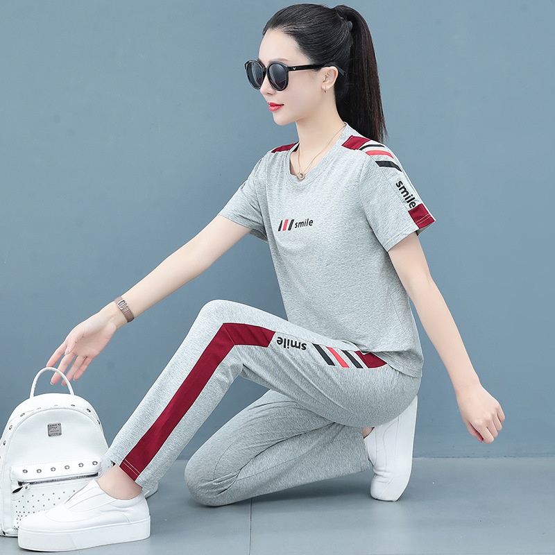 회색