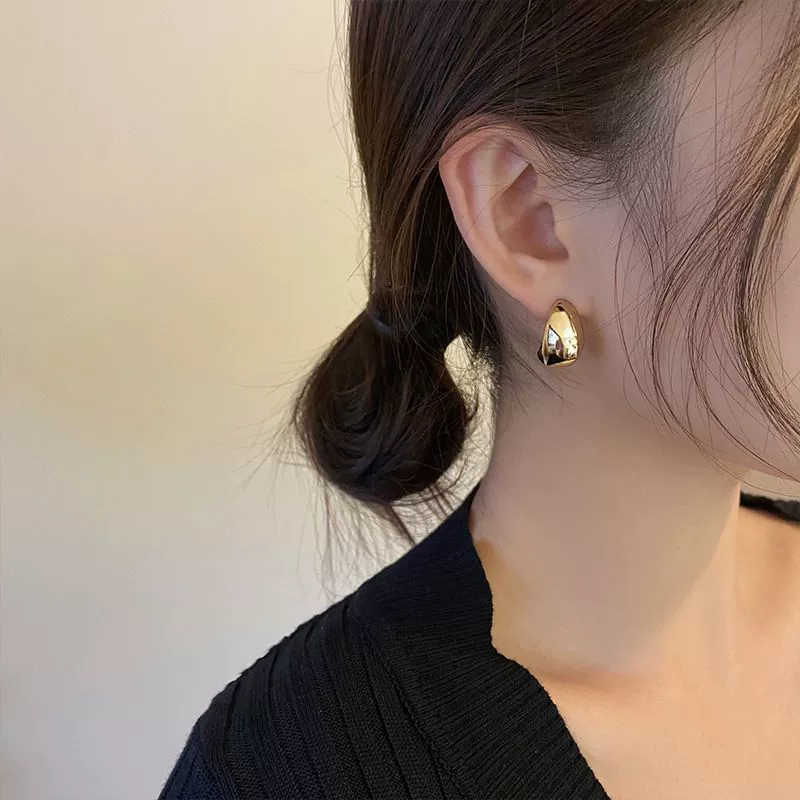 S925 серебряная игла европейская и американская металлическая бобы серьги гвозди ins простой холодный ветер серьги женский темперамент высокого уровня серьги