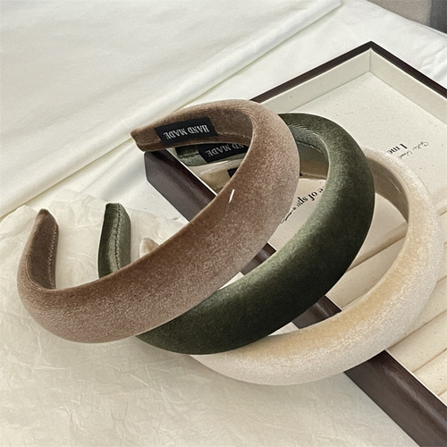 Autumn and winter retro simple gold velvet sponge headband versatile internet celebrity high skull outside departure card temperament headband hair accessories