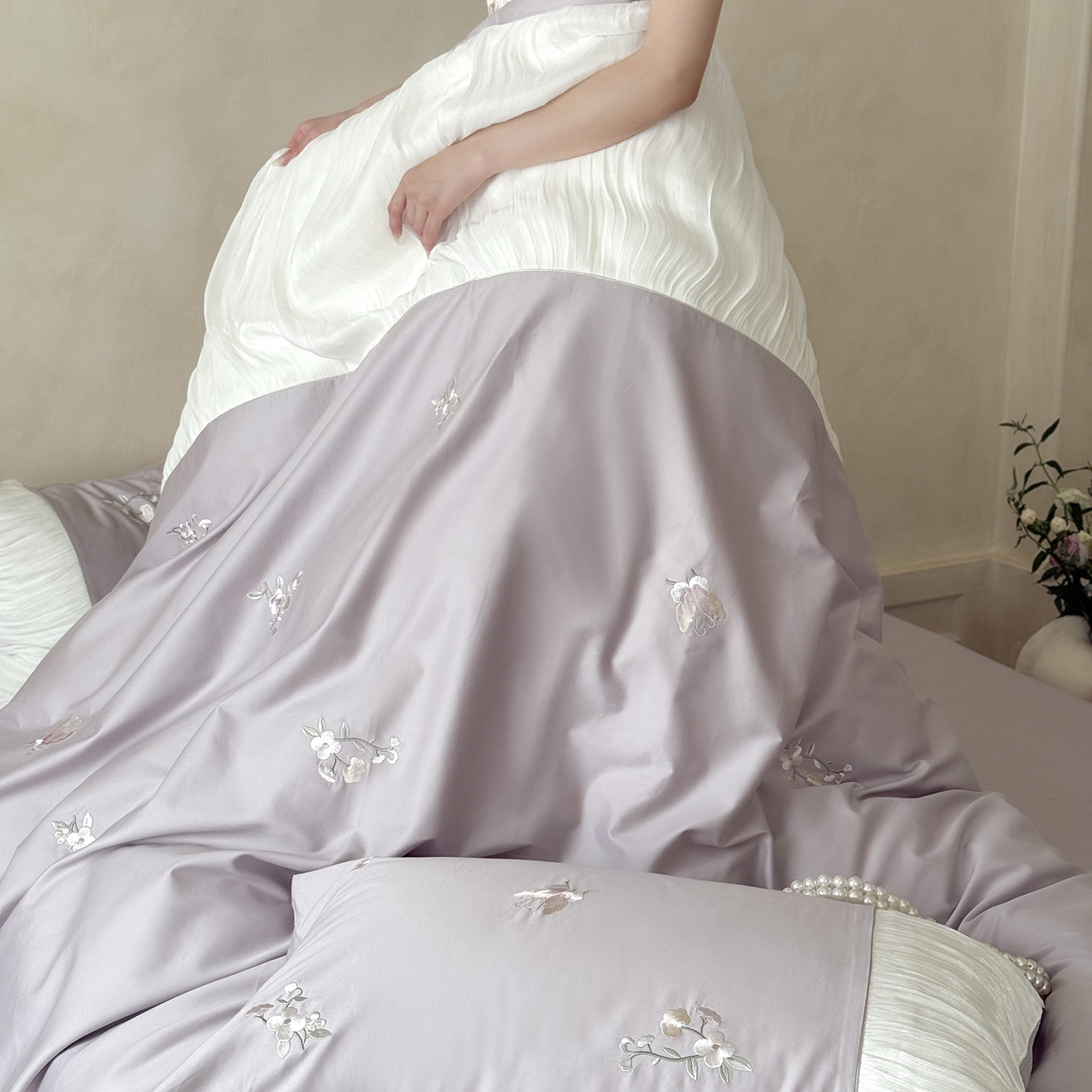 Elegant Embroidered Four-piece Cotton Bedding Set For Bedroom_voghion.com