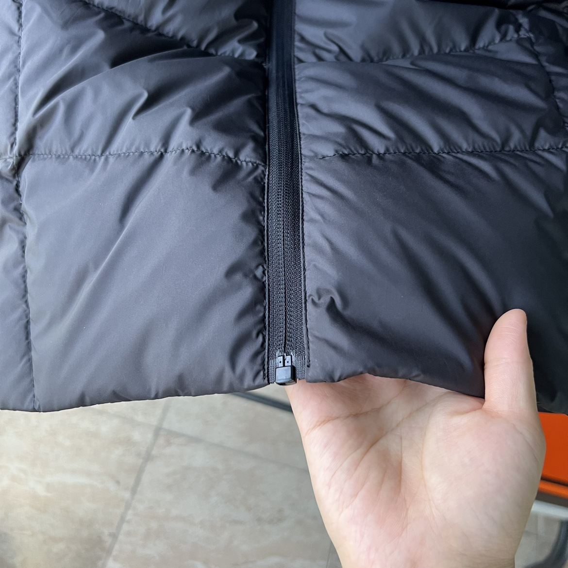 Men's Water-resistant White Duck Down Jacket With Stand Collar_voghion.com