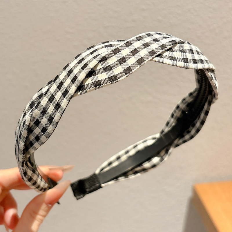 2#Black - about 3cm wide