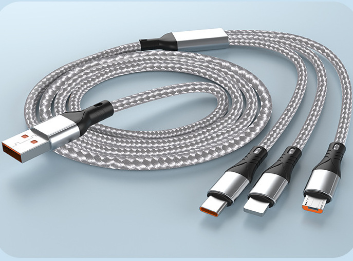 Nylon tejido de uno a tres cable de datos multi-cabeza 2A carga rápida tres en uno teléfono móvil cable de carga logo pequeño regalo al por mayor