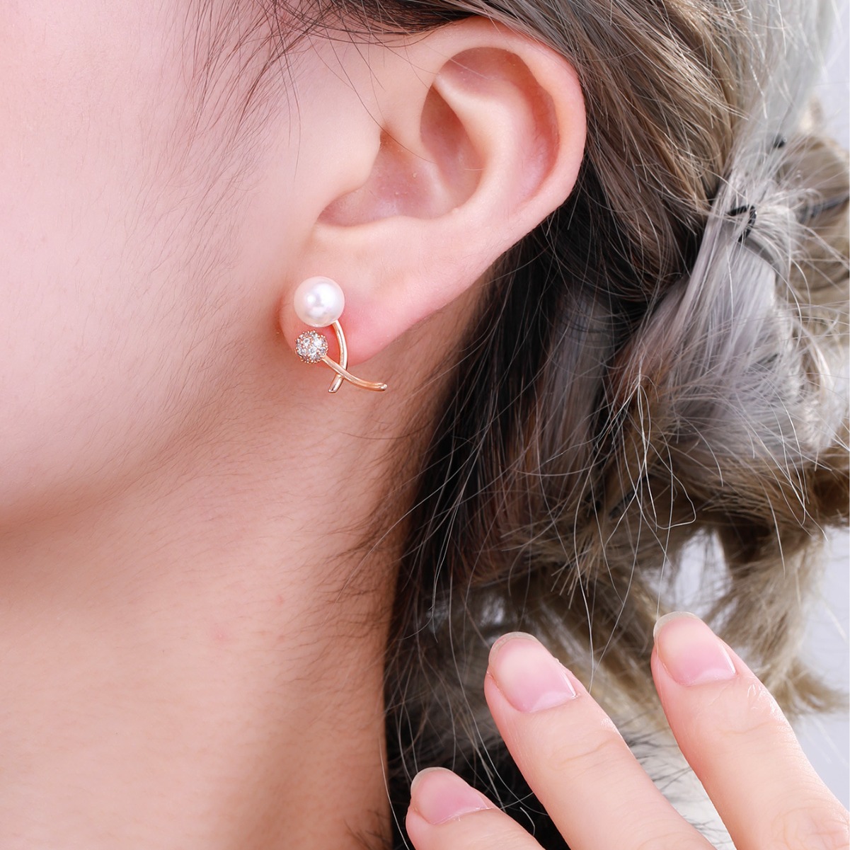 Xuping joyas de estilo francés blanco imitación de flores de perlas pendientes de diseño retro pernos de orejas de alta calidad europea y americana para mujeres